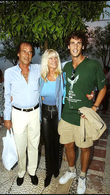 Luis Ortiz y Gunilla von Bismark con su hijo, Francisco Ortiz, en 2002 Luis Ortiz y Gunilla von Bismark con su hijo, Francisco Ortiz, en 2002