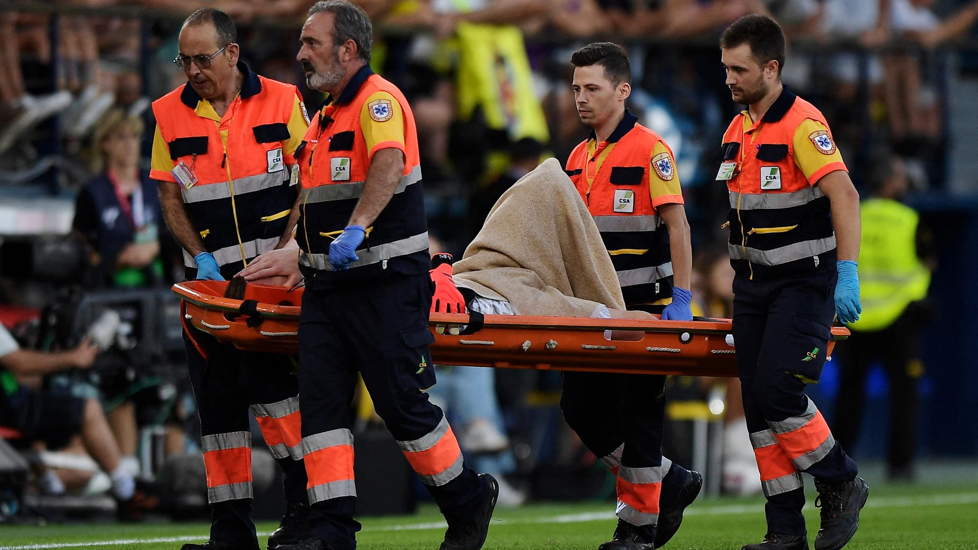 Ter Stegen, en la camilla tras la grave lesión ante el Villarreal Ter Stegen, en la camilla tras la grave lesión ante el Villarreal