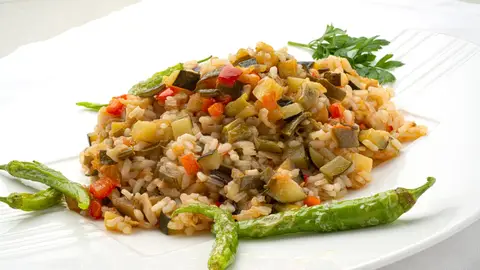 La receta vegetariana de Arguiñano: arroz con verduras y guindillas, "con ingredientes naturales y auténticos" La receta vegetariana de Arguiñano: arroz con verduras y guindillas, "con ingredientes naturales y auténticos"