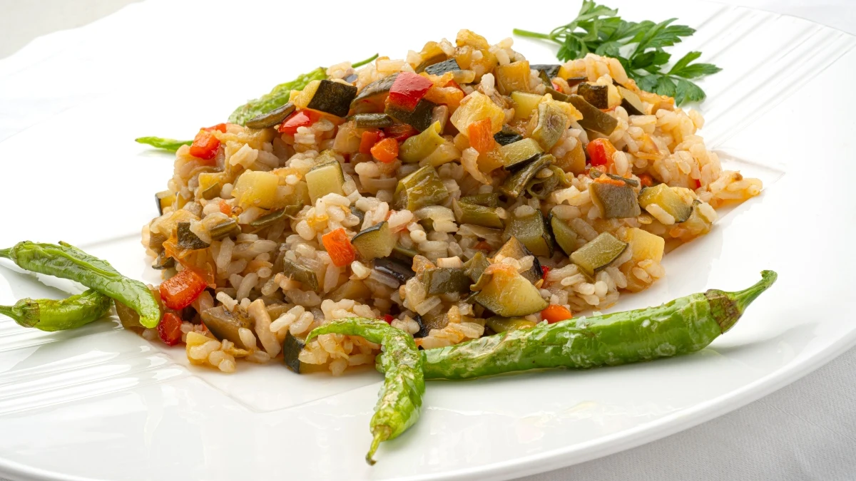 La receta vegetariana de Arguiñano: arroz con verduras y guindillas, "con ingredientes naturales y auténticos" La receta vegetariana de Arguiñano: arroz con verduras y guindillas, "con ingredientes naturales y auténticos"
