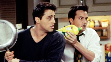 Matt LeBlanc y Matthew Perry en la serie 'Friends'