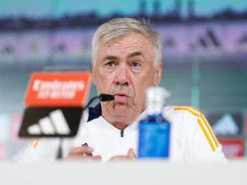 Carlo Ancelotti responde a los medios en Valdebebas