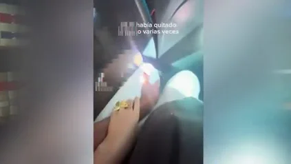 La víctima graba en vídeo cómo un hombre le agarra el muslo La víctima graba en vídeo cómo un hombre le agarra el muslo