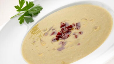 Un plato para toda la familia: crema de calabacín y pera con jamón