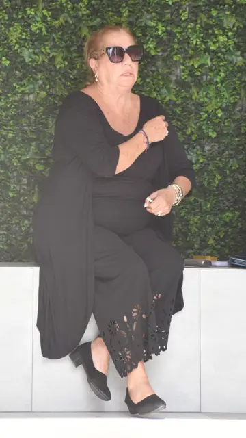 Mayte Zaldívar en el velatorio de Julián Muñoz Mayte Zaldívar en el velatorio de Julián Muñoz