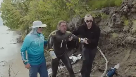 La natación continuada más larga del mundo: 510 km sin descanso durante 56 horas. La natación continuada más larga del mundo: 510 km sin descanso durante 56 horas.