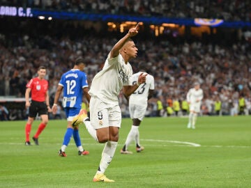 Mbappé celebra su gol al Alavés