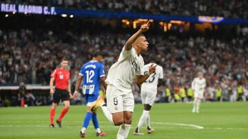 Mbappé celebra su gol al Alavés