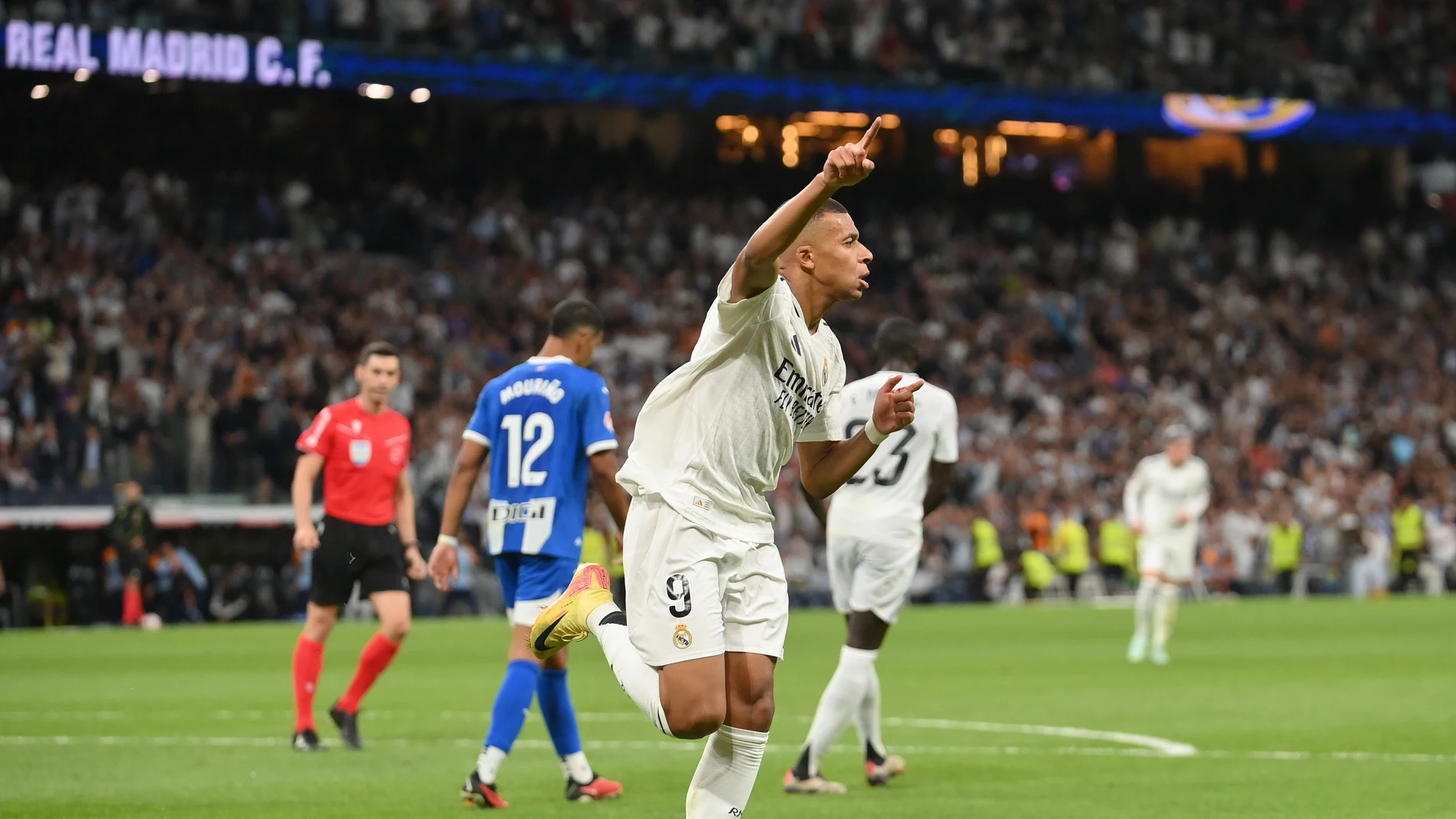 Mbappé celebra su gol al Alavés Mbappé celebra su gol al Alavés