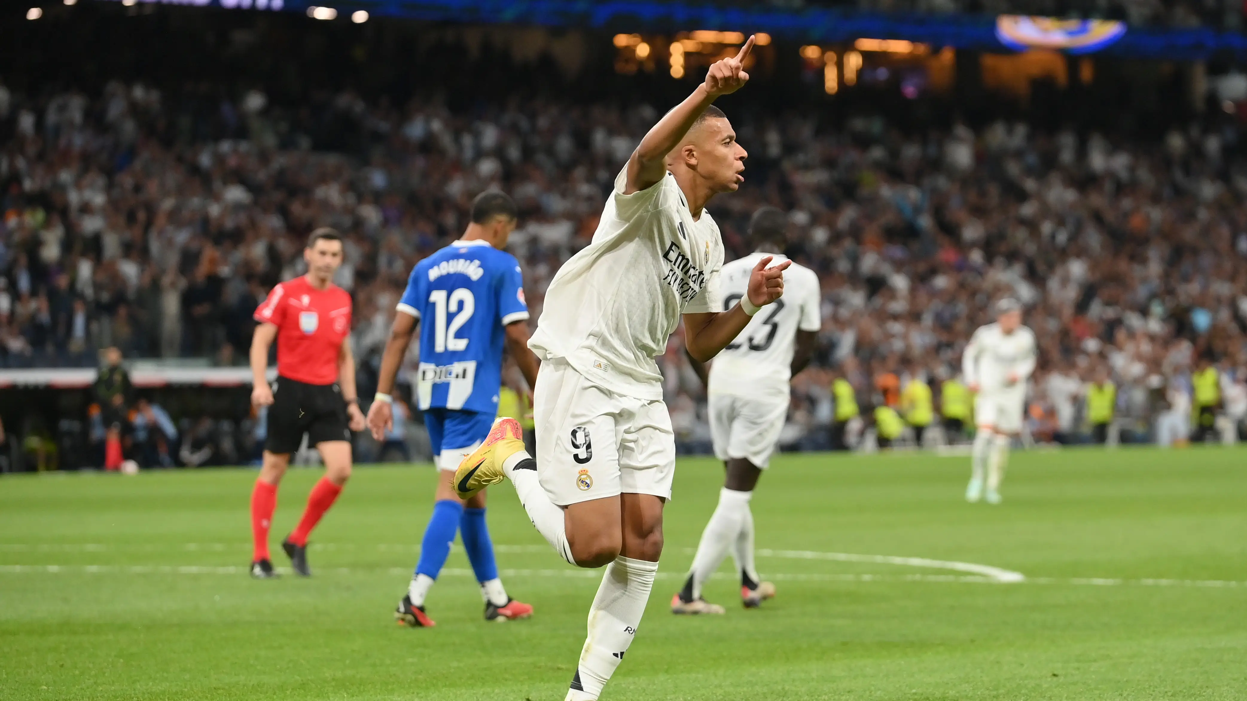 Mbappé celebra su gol al Alavés Mbappé celebra su gol al Alavés