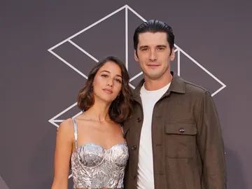 Así son Yon González y Amaia Aberasturi, los actores que dan vida a los protagonistas de Beguinas Así son Yon González y Amaia Aberasturi, los actores que dan vida a los protagonistas de Beguinas