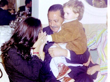 Julián Muñoz, su nieto e Isabel Pantoja en 2003