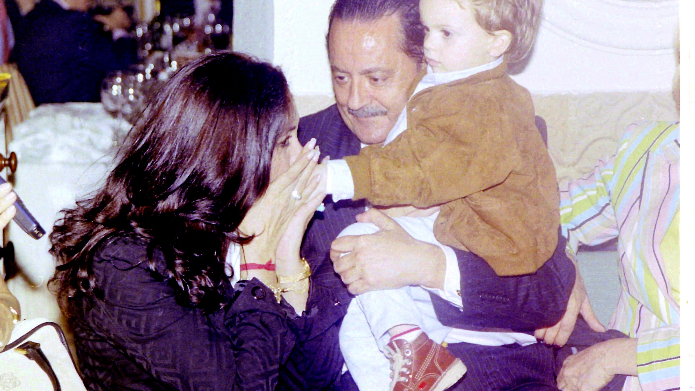 Julián Muñoz, su nieto e Isabel Pantoja en 2003 Julián Muñoz, su nieto e Isabel Pantoja en 2003