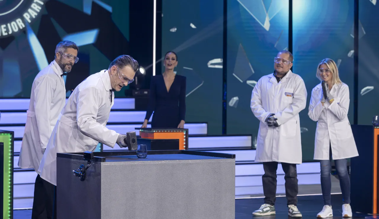 Precisión y delicadeza: López y Leal prueban su temple ante Patricia Montero y El Monaguillo