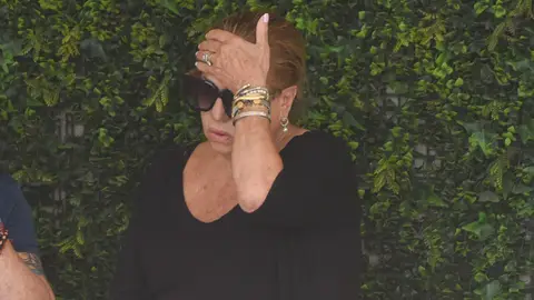 Mayte Zaldívar, en el tanatorio Mayte Zaldívar, en el tanatorio