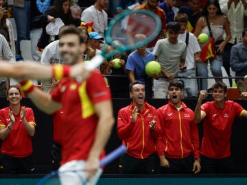 El equipo español de Copa Davis celebra una victoria en Valencia