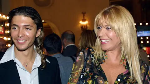 Bárbara Rey y su hijo Ángel en 2003 Bárbara Rey y su hijo Ángel en 2003