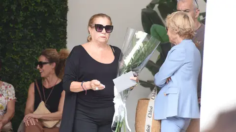 Mayte Zaldívar, en el tanatorio Mayte Zaldívar, en el tanatorio