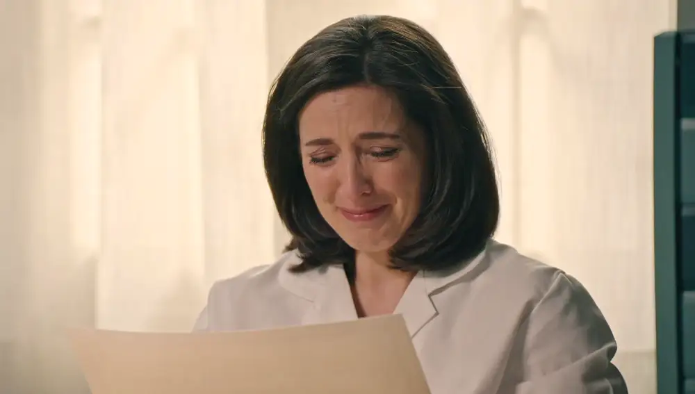 El último regalo de Jaime que cambiará la vida de Luz: ¡su título de medicina! El último regalo de Jaime que cambiará la vida de Luz: ¡su título de medicina!