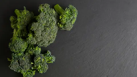 El brócoli contiene vitamina K El brócoli contiene vitamina K