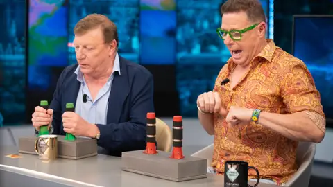 ¡Acierto o chispazo! La venganza de Trancas y Barrancas a Jorge Cadaval ¡Acierto o chispazo! La venganza de Trancas y Barrancas a Jorge Cadaval