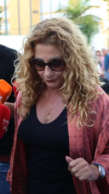 Karina Pau, expareja de Julián Muñoz, asiste a su funeral Karina Pau, expareja de Julián Muñoz, asiste a su funeral