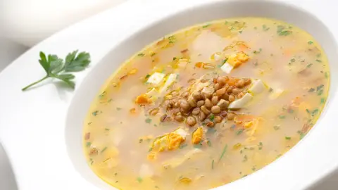 La "sopa reconstituyente" de Karlos Arguiñano: de pollo y trigo La "sopa reconstituyente" de Karlos Arguiñano: de pollo y trigo