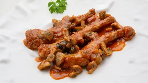 Receta de paletillas de conejo con champiñones, de Arguiñano: "En 15 minutos tenemos una cazuela que se me ponen los vellos de punta" Receta de paletillas de conejo con champiñones, de Arguiñano: "En 15 minutos tenemos una cazuela que se me ponen los vellos de punta"