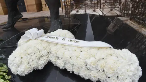 La corona de flores de Teresa Rivera La corona de flores de Teresa Rivera