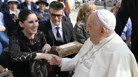 El encuentro de Diana Navarro y el Papa Francisco que podría cumplir un sueño de la cantante El encuentro de Diana Navarro y el Papa Francisco que podría cumplir un sueño de la cantante