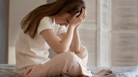 Mujer angustiada Mujer angustiada