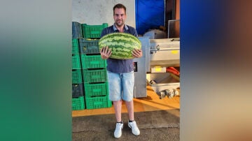 Una sandía de 28 kilos sorprende en Ourense: "la gente alucina"