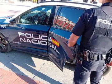 Imagen de archivo de un agente de la Policía Nacional Imagen de archivo de un agente de la Policía Nacional