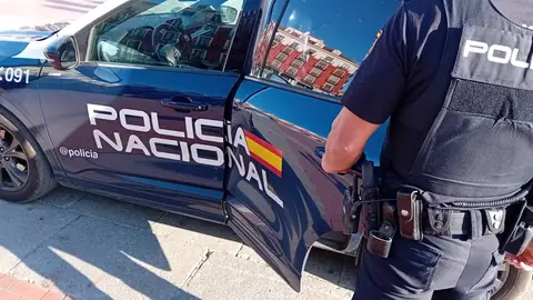 Imagen de archivo de un agente de la Policía Nacional Imagen de archivo de un agente de la Policía Nacional