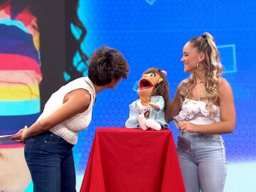 El show de Pilar, la ventrílocua de 18 años y su desvergonzada marioneta