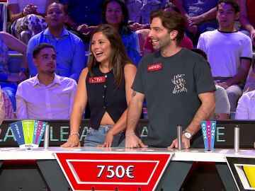 Gabriel y Alba consiguen el super comodín y resuelven el panel con 950 euros en su marcador 