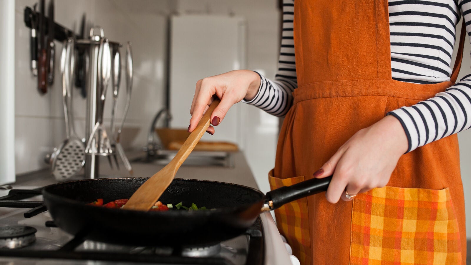 El método infalible para que una cocina huela a limpio: solo necesitas 4 ingredientes que tienes en el armario
