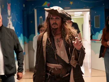 Johnny Depp de Jack Sparrow en el Hospital Universitario Donostia de San Sebastián Johnny Depp de Jack Sparrow en el Hospital Universitario Donostia de San Sebastián