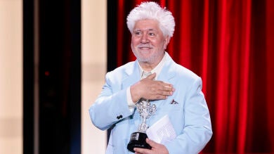Las palabras de Pedro Almodóvar a Carmen Maura que ha desatado la ovación en San Sebastián