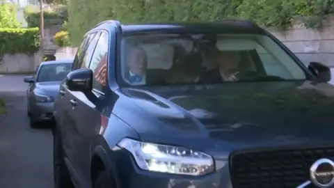 Las primeras imágenes del rey emérito tras la publicación de las imágenes con Barbara Rey en la intimidad Las primeras imágenes del rey emérito tras la publicación de las imágenes con Barbara Rey en la intimidad