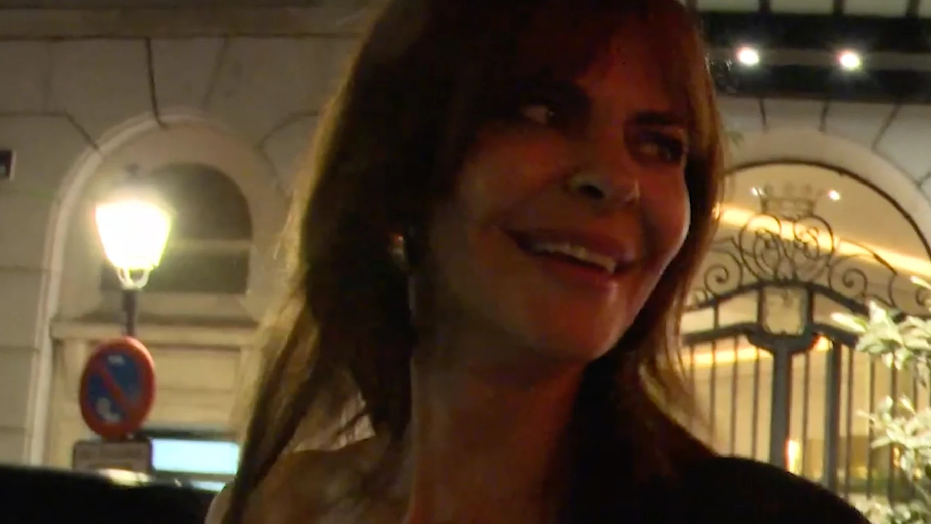 Mar&iacute;a Jos&eacute; Su&aacute;rez saliendo del Hotel Wellington