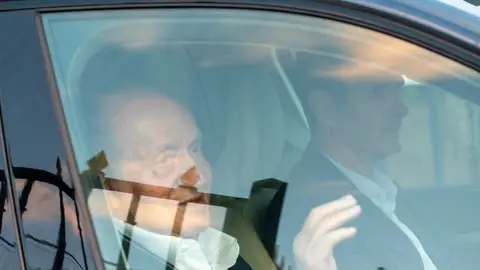 Don Juan Carlos saludando a la prensa Don Juan Carlos saludando a la prensa