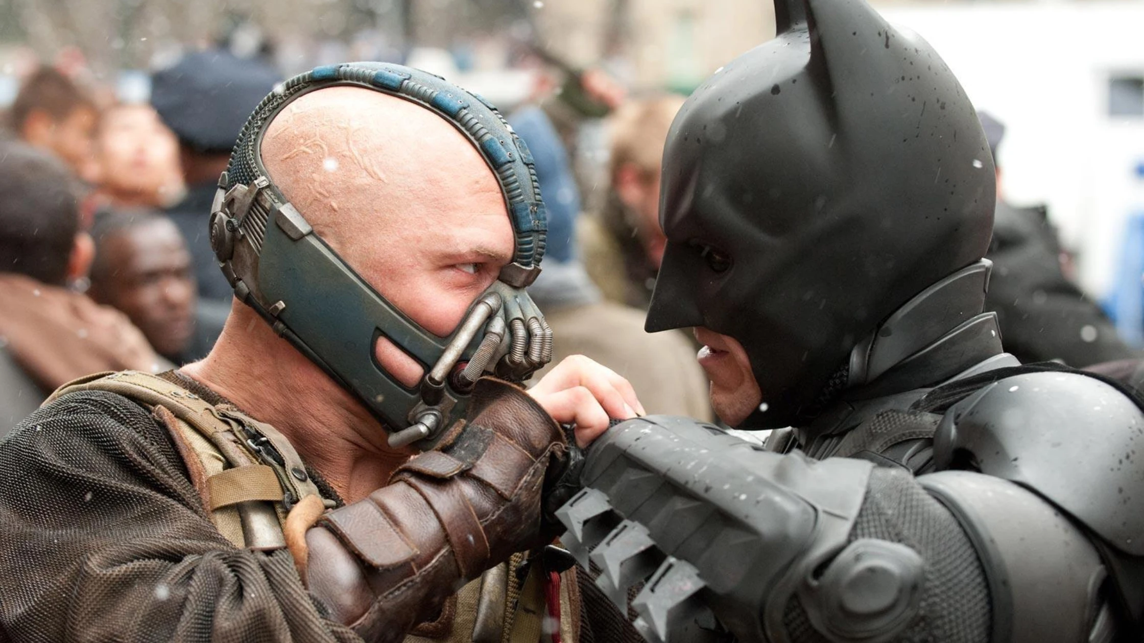 Tom Hardy y Christian Bale en El caballero oscuro: La leyenda renace