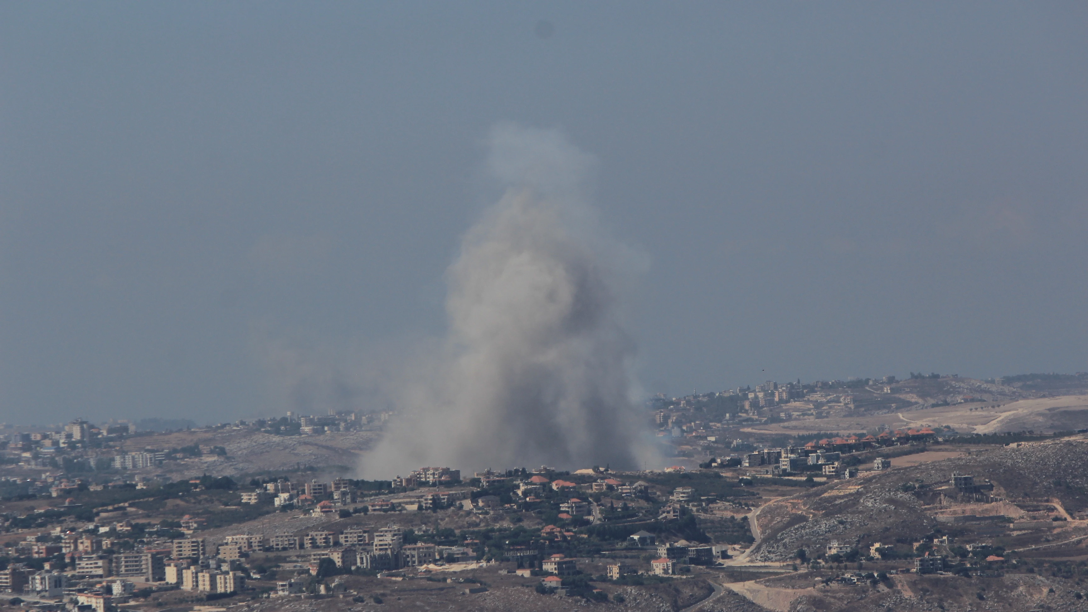 O.Próximo.- El Ejército de Israel ataca pasos en la frontera entre Líbano y Siria Columna de humo tras un bombardeo del Ejército de Israel contra la ciudad de Jiam, en el sur de Líbano (archivo) Europa Press/Contacto/Taher Abu Hamdan 25/09/2024 ONLY FOR USE IN SPAIN