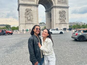 Imagen de la pareja en París