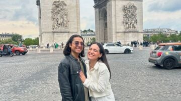 Imagen de la pareja en París