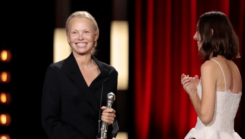 Pamela Anderson y Gia Coppola, Premio Especial en San Sebastián por The Last Showgirl Pamela Anderson y Gia Coppola, Premio Especial en San Sebastián por The Last Showgirl