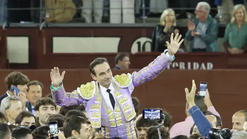 Enrique Ponce en su despedida de los ruedos en Las Ventas Enrique Ponce en su despedida de los ruedos en Las Ventas