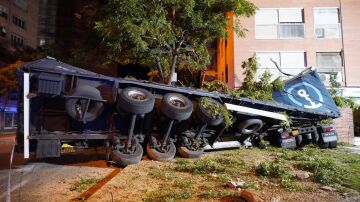 Muere el conductor de un camión en un accidente con 7 vehículos implicados en la ciudad de Lleida