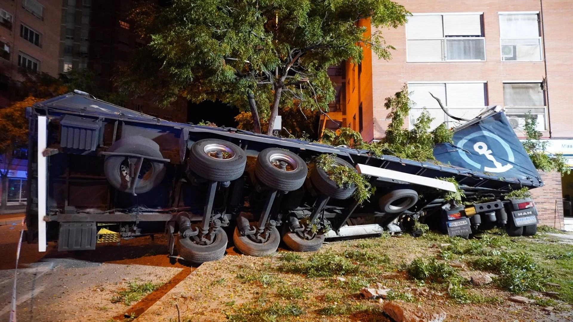 Muere el conductor de un camión en un accidente con 7 vehículos implicados en la ciudad de Lleida Muere el conductor de un camión en un accidente con 7 vehículos implicados en la ciudad de Lleida